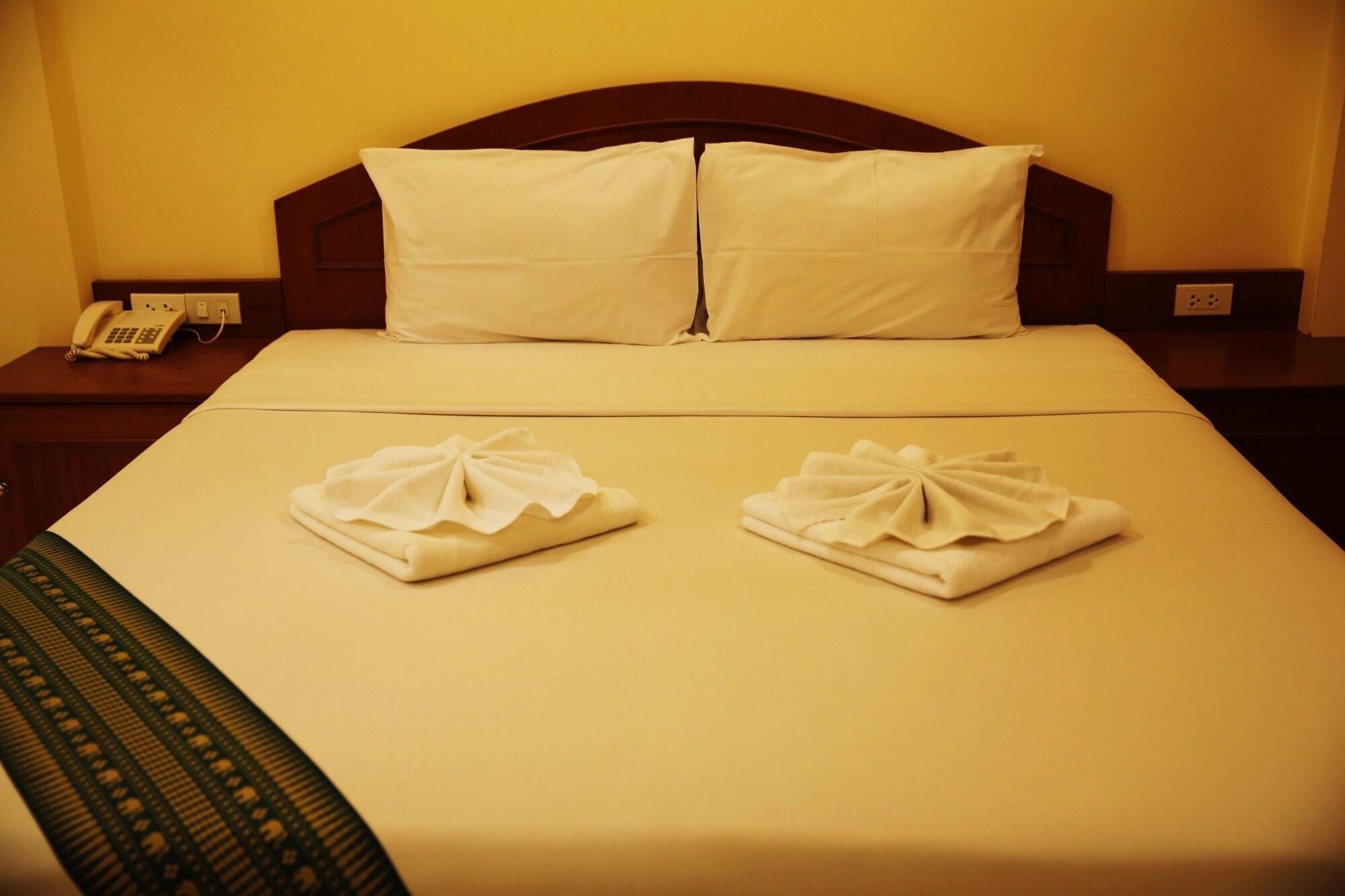 Baan Ss Karon Hotel Eksteriør billede
